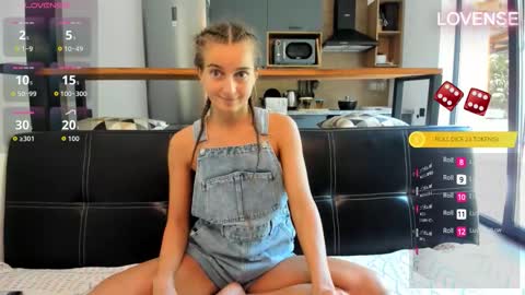 Snapshot of elizsweet chatting on 09.30.25 Eliz online show from 09.30.25