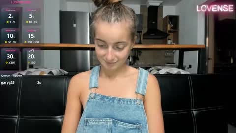 Snapshot of elizsweet chatting on 11.10.25 Eliz online show from 11.10.25