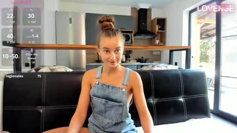 Snapshot of elizsweet chatting on 11.11.25 Eliz online show from 11.11.25