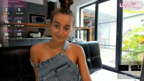 Snapshot of elizsweet chatting on 11.13.25 Eliz online show from 11.13.25