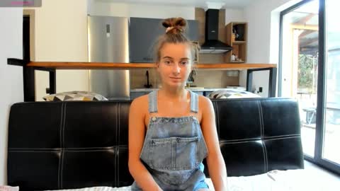 Snapshot of elizsweet chatting on 11.23.25 Eliz online show from 11.23.25