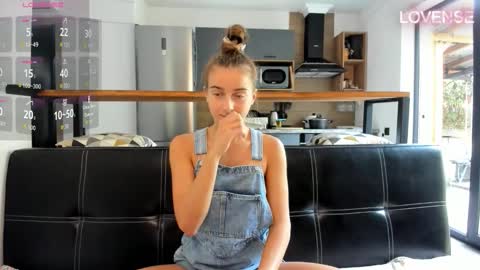 Snapshot of elizsweet chatting on 11.25.25 Eliz online show from 11.25.25