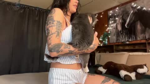 Ella online show from 05.21.26