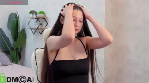 Ella online show from 11.06.25