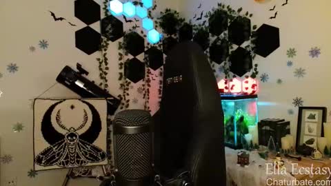 Snapshot of ella_ecstasy chatting on 03.08.25 Ella Ecstasy online show from 03.08.25