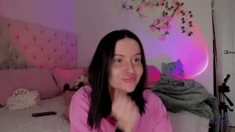 Snapshot of ella_gdss chatting on 11.02.25 ELLA online show from 11.02.25