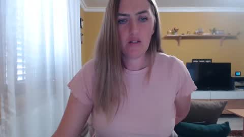 Ella  Max online show from 03.10.25