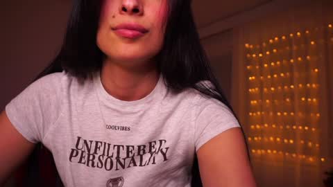 Snapshot of ella_owen chatting on 01.06.25 ELLA OWEN online show from 01.06.25