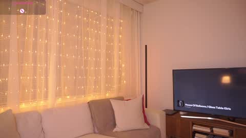 Snapshot of ella_owen chatting on 01.28.25 ELLA OWEN online show from 01.28.25