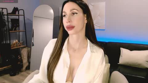 Ella online show from 05.30.26