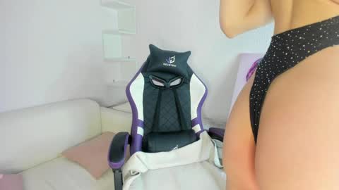 Ella online show from 04.03.26