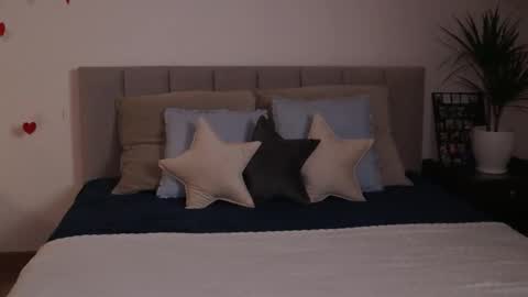 Snapshot of ella_twinkle chatting on 02.16.25 Ella online show from 02.16.25