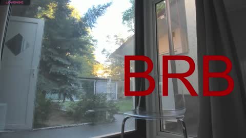 Snapshot of ella_vee chatting on 09.21.25 ella_vee online show from 09.21.25