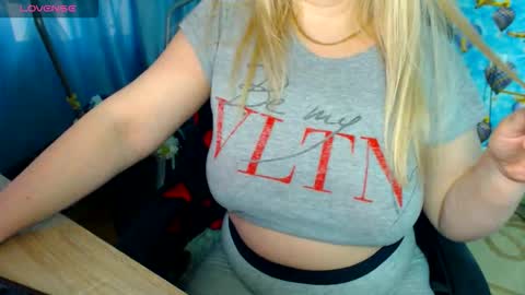 Snapshot of ellabella36dd chatting on 03.20.26 IsaBella online show from 03.20.26