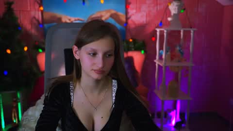 Snapshot of ellahorton chatting on 12.30.24 Ella online show from 12.30.24