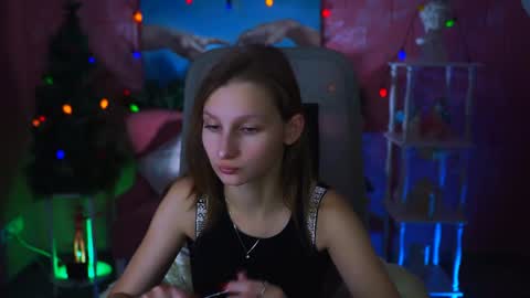 Snapshot of ellahorton chatting on 01.08.25 Ella online show from 01.08.25