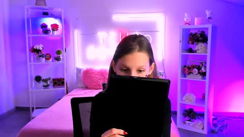 Snapshot of ellahorton chatting on 01.29.25 Ella online show from 01.29.25