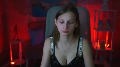 Snapshot of ellahorton chatting on 02.07.25 Ella online show from 02.07.25