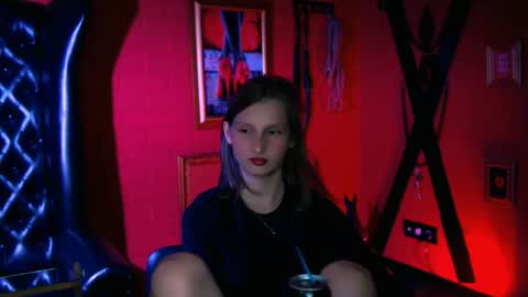 Snapshot of ellahorton chatting on 09.11.25 Ella online show from 09.11.25