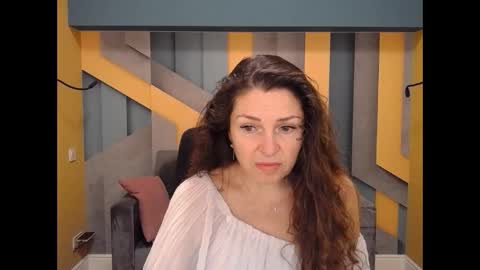 EllaLongs online show from 12.06.24