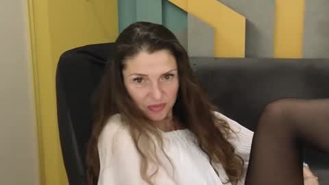 EllaLongs online show from 01.04.25