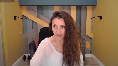 EllaLongs online show from 01.18.25