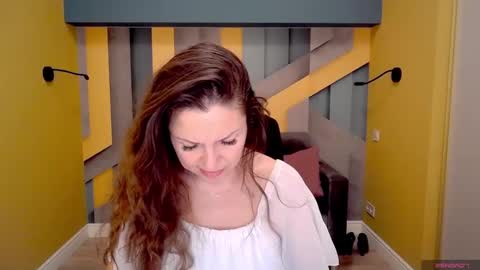 EllaLongs online show from 02.18.25