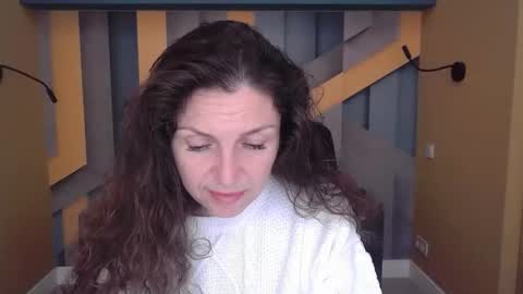 EllaLongs online show from 11.04.25