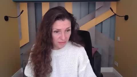 EllaLongs online show from 11.10.25