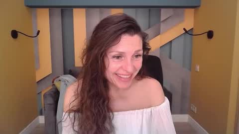 EllaLongs online show from 04.22.26