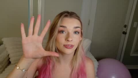 Snapshot of ellalowe chatting on 05.15.26 ellalowe online show from 05.15.26