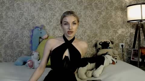 ellamilla online show from 11.10.25