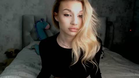 Snapshot of ellamilla chatting on 06.14.26 ellamilla online show from 06.14.26