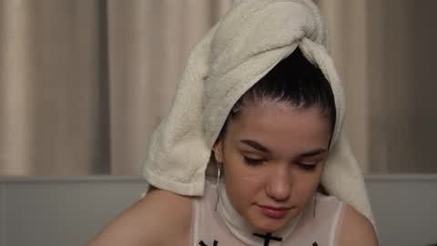 Ella online show from 09.12.25