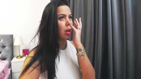 Snapshot of ellasins chatting on 01.06.26 ellasins online show from 01.06.26