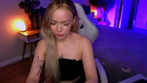 Ella online show from 03.30.26