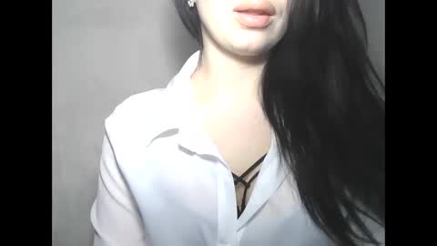 elle010843 online show from 01.28.25