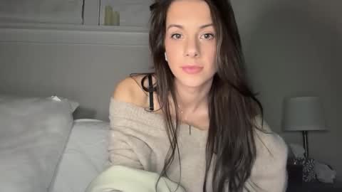 Snapshot of elle67 chatting on 12.17.25 Elle67 online show from 12.17.25