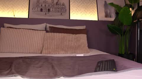 Snapshot of ellediane chatting on 03.06.25 Elle Diane online show from 03.06.25