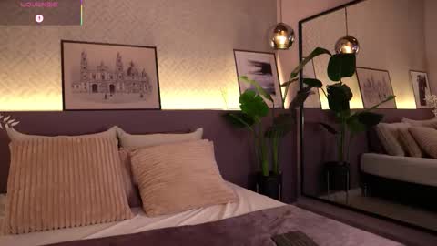 Snapshot of ellediane chatting on 09.09.25 Elle Diane online show from 09.09.25