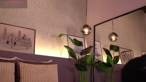 Snapshot of ellediane chatting on 09.24.25 Elle Diane online show from 09.24.25