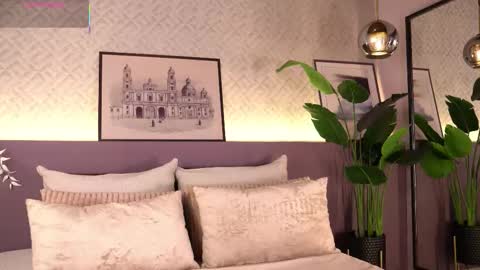 Snapshot of ellediane chatting on 12.22.25 Elle Diane online show from 12.22.25