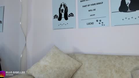 Snapshot of ellegisellee chatting on 02.04.25 Yiss online show from 02.04.25