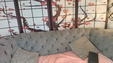 Ellie Bloom online show from 01.18.26