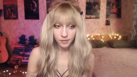 ellie_friendly online show from 01.23.25