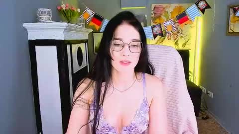 Snapshot of ellie_magic chatting on 09.17.25 ellie_magic online show from 09.17.25