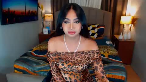 Snapshot of elliecummers chatting on 01.13.25 ellie online show from 01.13.25