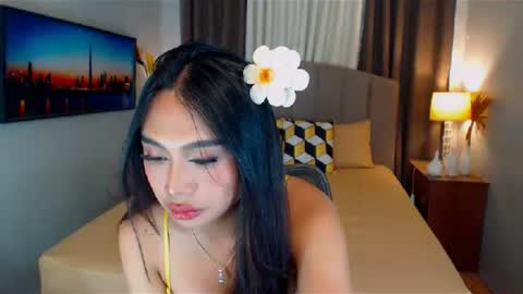 Snapshot of elliecummers chatting on 01.16.25 ellie online show from 01.16.25