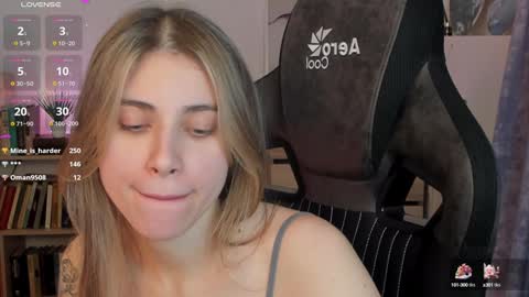 Snapshot of elliecutes chatting on 01.06.25 elliecutes online show from 01.06.25