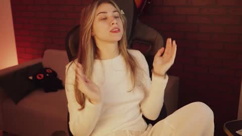 Snapshot of elliecutes chatting on 01.07.25 elliecutes online show from 01.07.25